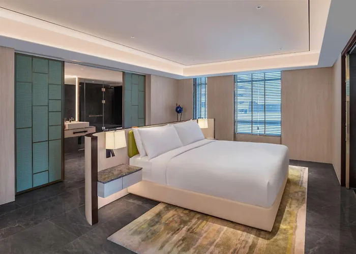 Doubletree By Hilton Ploenchit Hotel