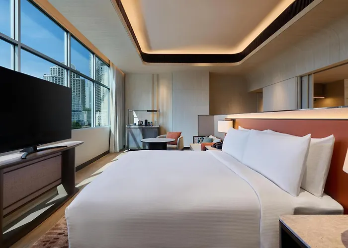 Doubletree By Hilton Ploenchit Hotel