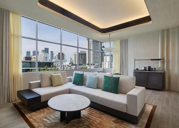 Doubletree By Hilton Ploenchit Hotel